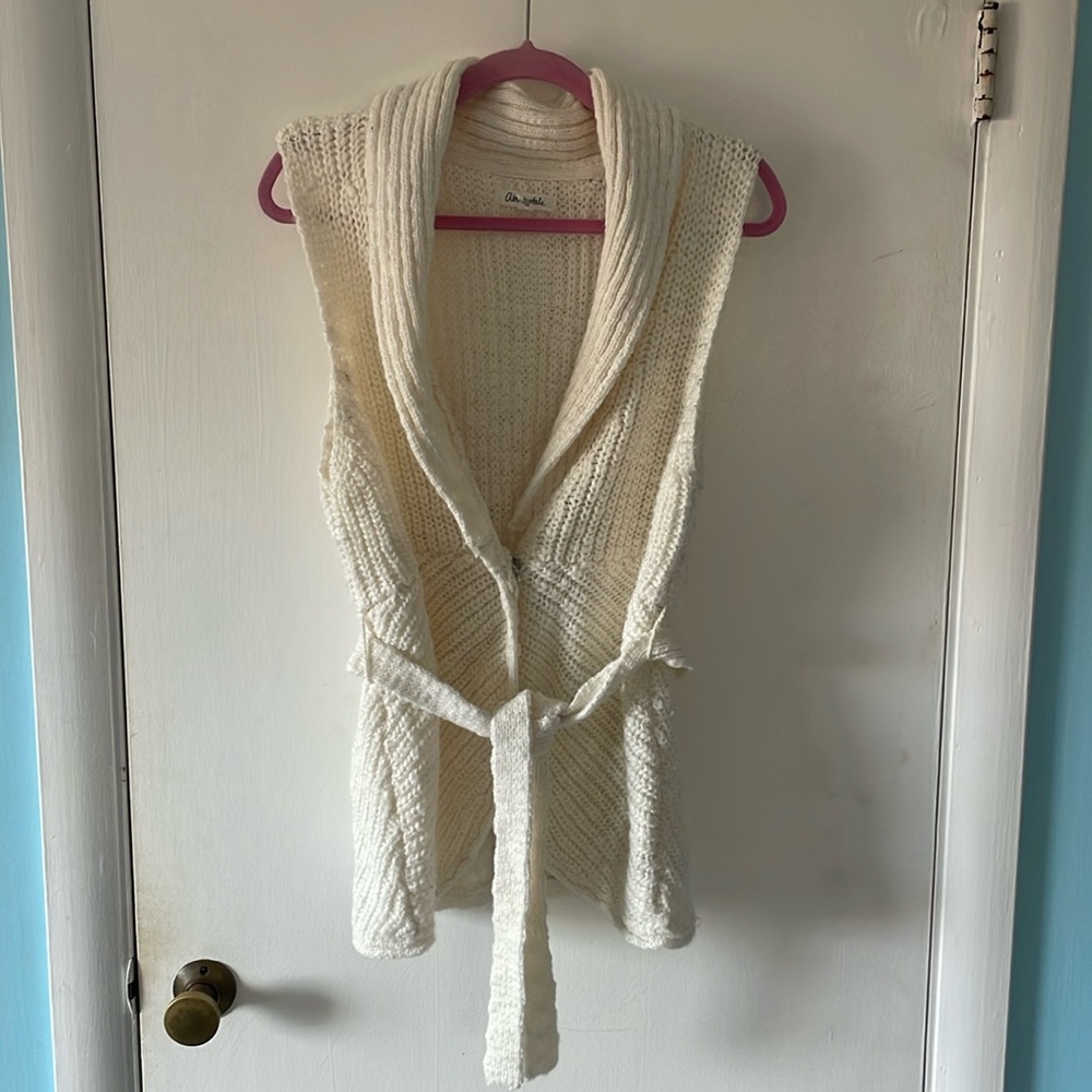 XL Aeropostale White Sweater Vest